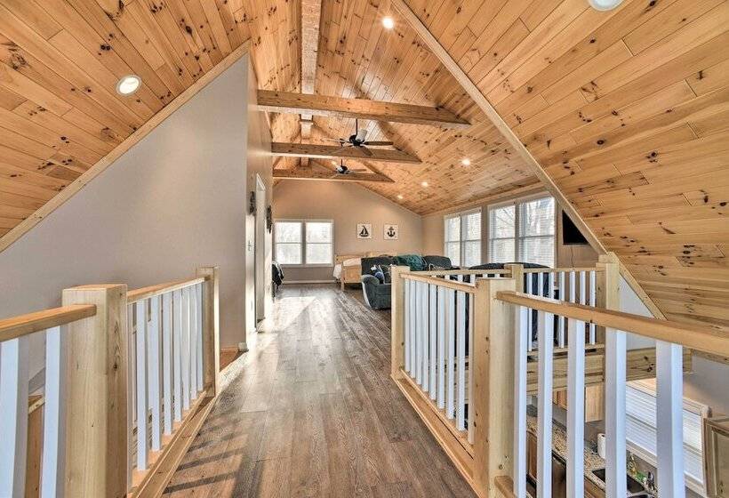 Lakefront Lexington Escape: Steps To Beach!