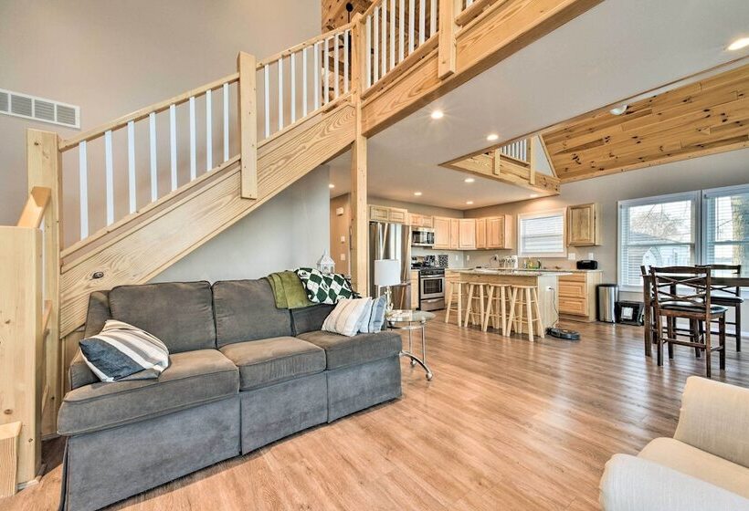 Lakefront Lexington Escape: Steps To Beach!