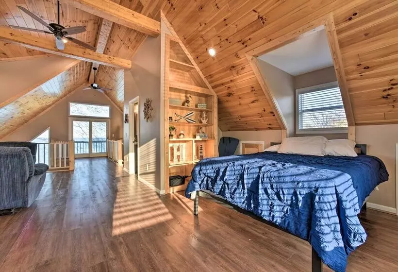 Lakefront Lexington Escape: Steps To Beach!