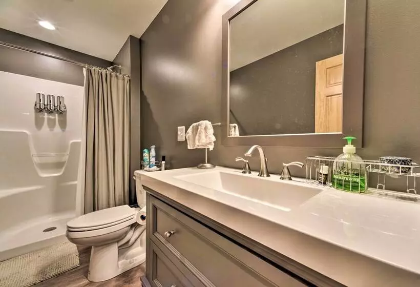 Lakefront Lexington Escape: Steps To Beach!