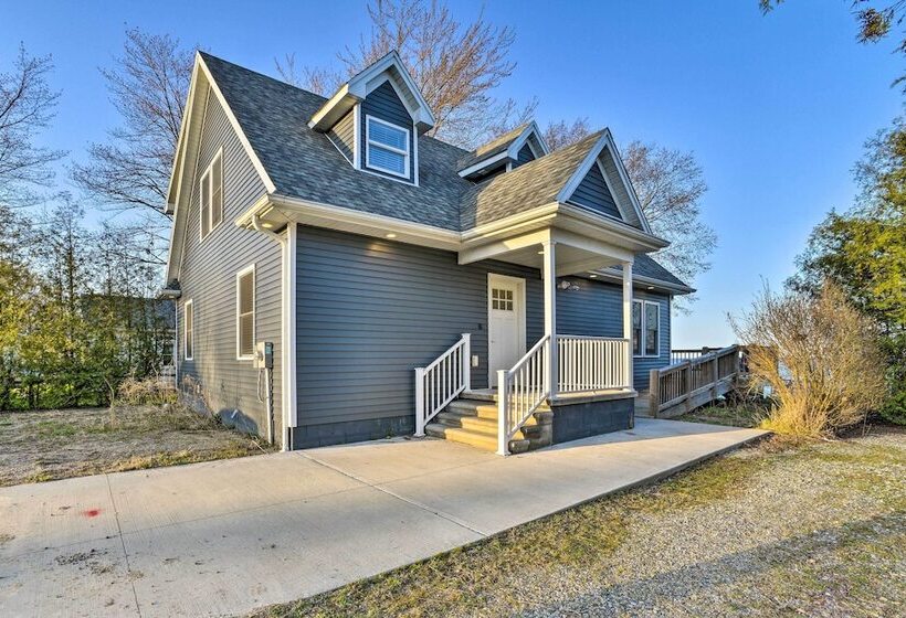 Lakefront Lexington Escape: Steps To Beach!