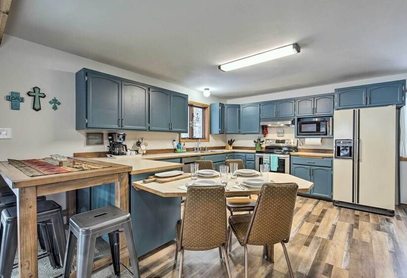 Lakefront Mercer Home: Private Dock & Kayaks!