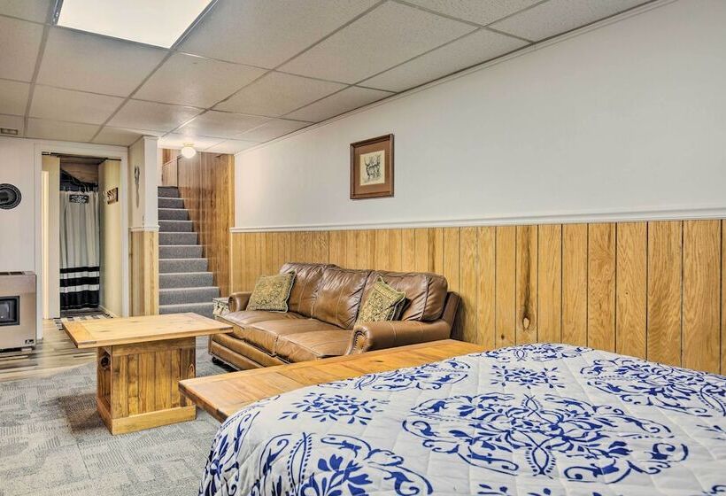 Lakefront Mercer Home: Private Dock & Kayaks!