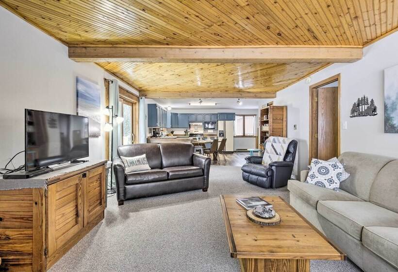 Lakefront Mercer Home: Private Dock & Kayaks!