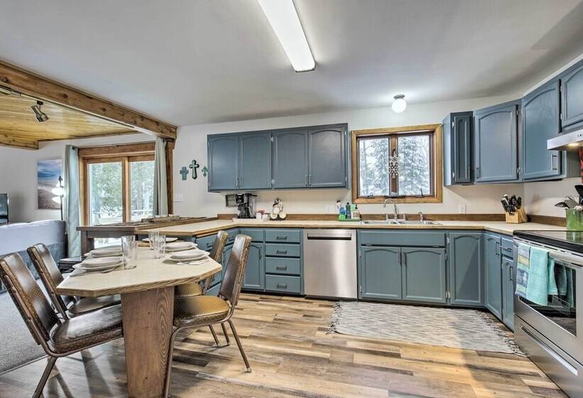 Lakefront Mercer Home: Private Dock & Kayaks!