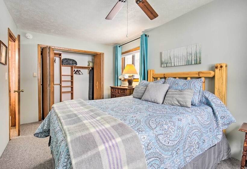 Lakefront Mercer Home: Private Dock & Kayaks!