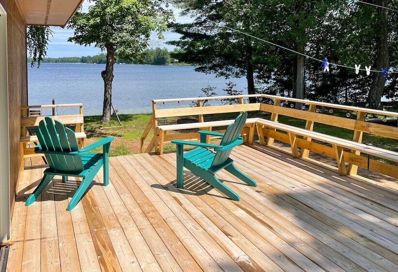 Lakefront Mercer Home: Private Dock & Kayaks!