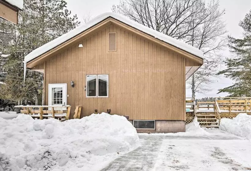 Lakefront Mercer Home: Private Dock & Kayaks!