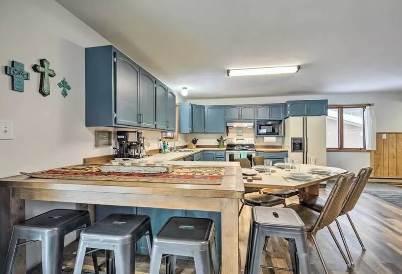 Lakefront Mercer Home: Private Dock & Kayaks!