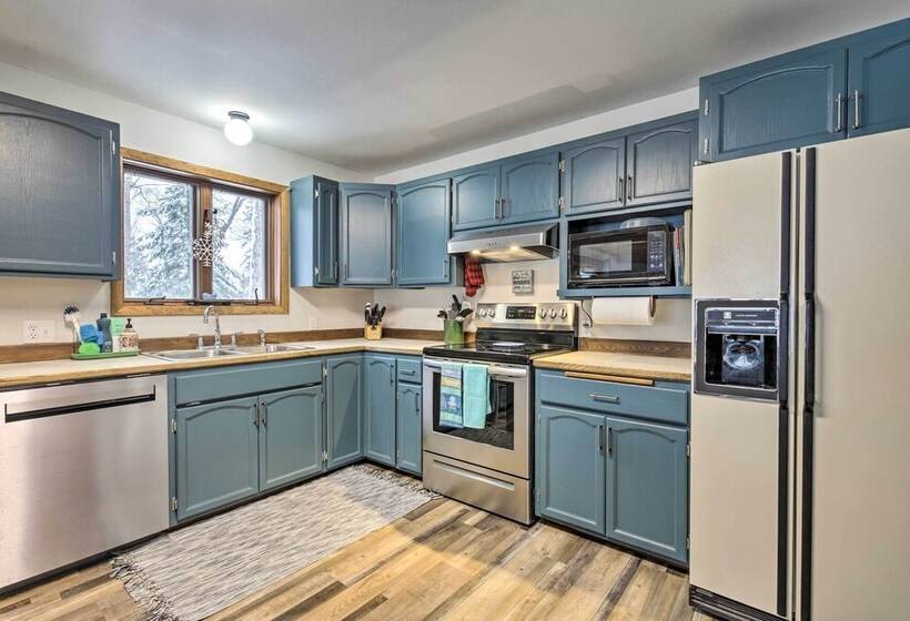 Lakefront Mercer Home: Private Dock & Kayaks!