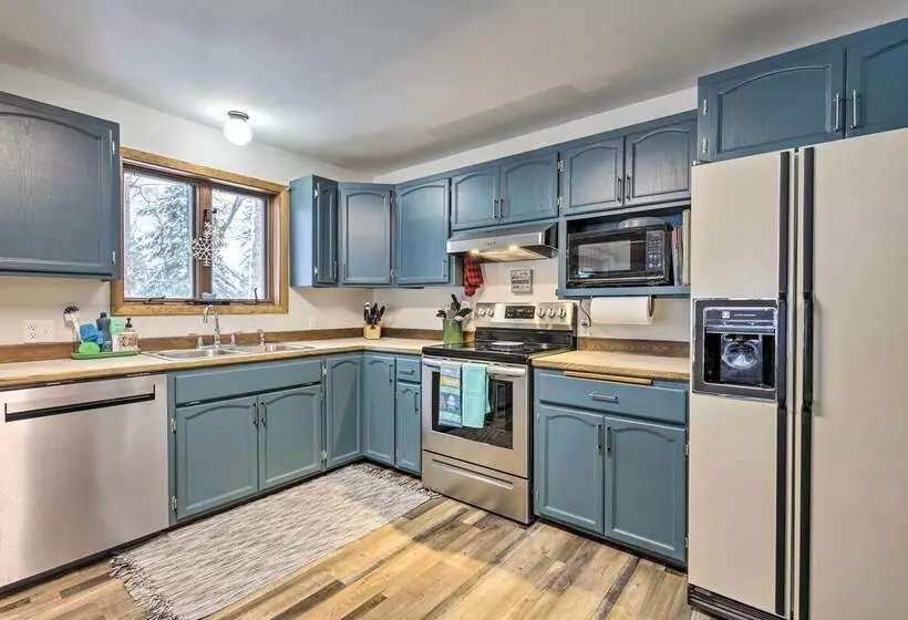 Lakefront Mercer Home: Private Dock & Kayaks!