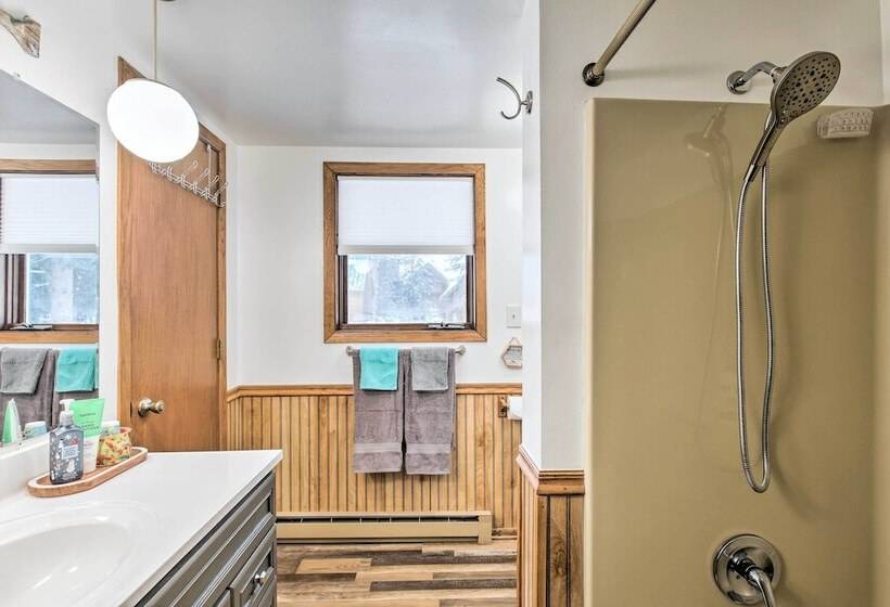 Lakefront Mercer Home: Private Dock & Kayaks!