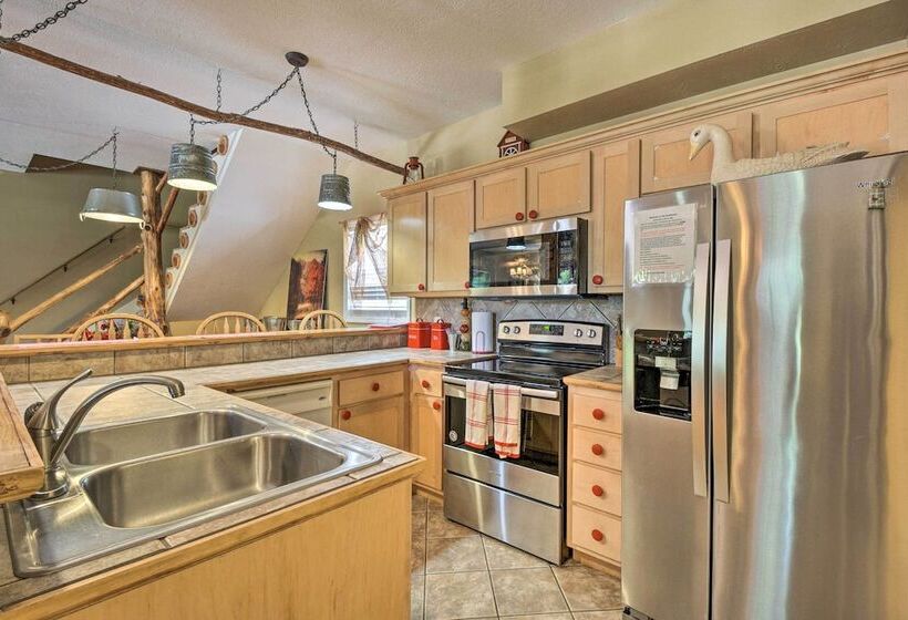 Guntersville Cabin Nestled In Kudzu Cove Resort