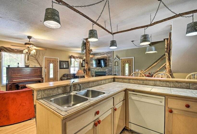 Guntersville Cabin Nestled In Kudzu Cove Resort