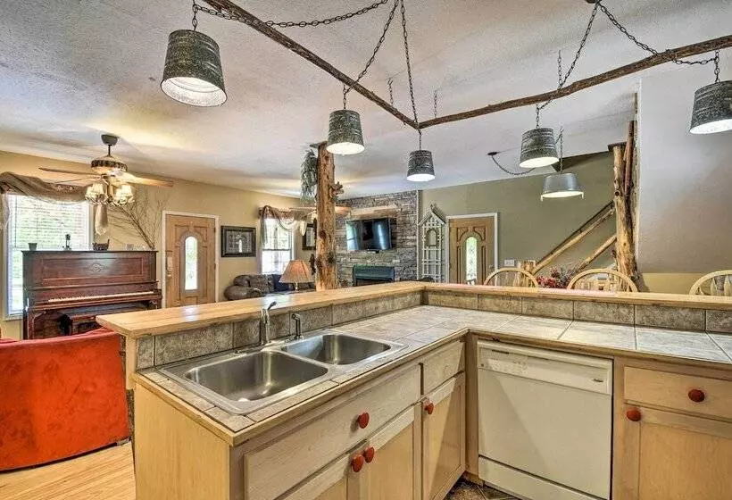 Guntersville Cabin Nestled In Kudzu Cove Resort