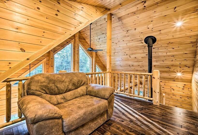Londonderry Chalet W/ Deck, Fire Pit & Views!