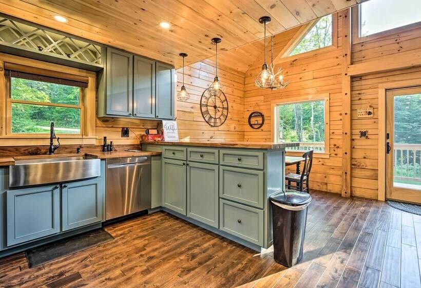 Londonderry Chalet W/ Deck, Fire Pit & Views!