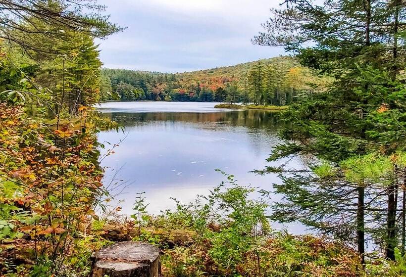 Londonderry Chalet W/ Deck, Fire Pit & Views!