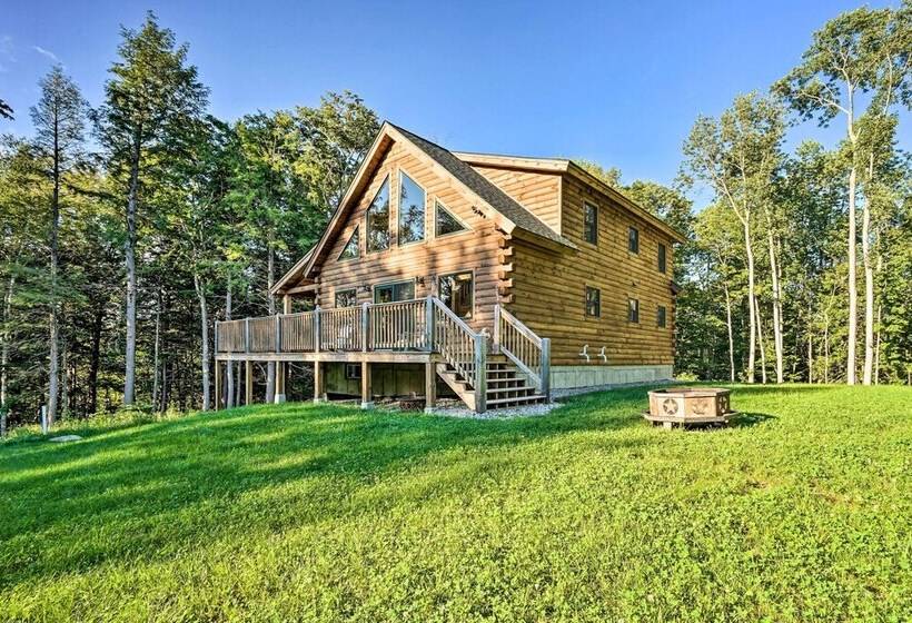 Londonderry Chalet W/ Deck, Fire Pit & Views!