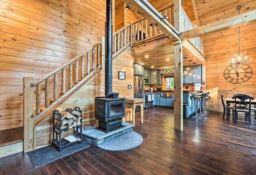 Londonderry Chalet W/ Deck, Fire Pit & Views!