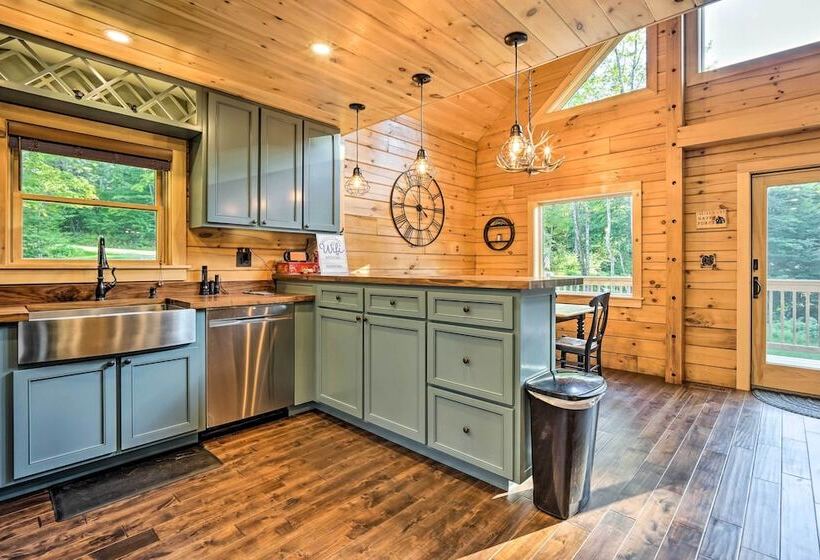 Londonderry Chalet W/ Deck, Fire Pit & Views!