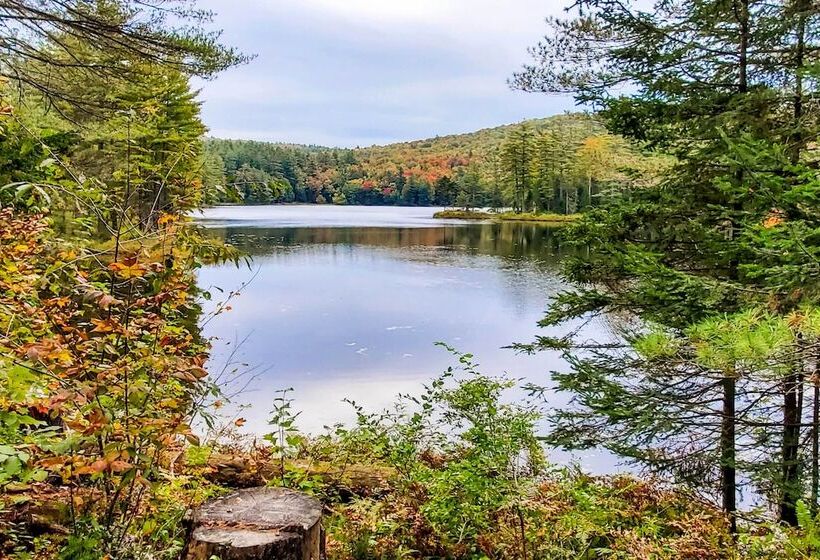 Londonderry Chalet W/ Deck, Fire Pit & Views!