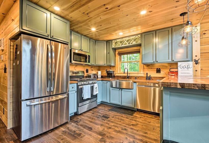 Londonderry Chalet W/ Deck, Fire Pit & Views!