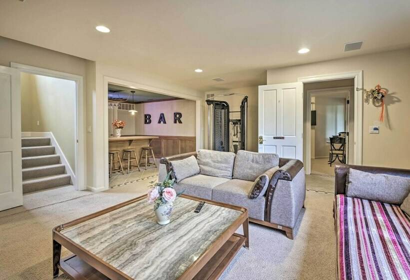 Luxe Bellevue Mansion  Gated Yard + Grill!