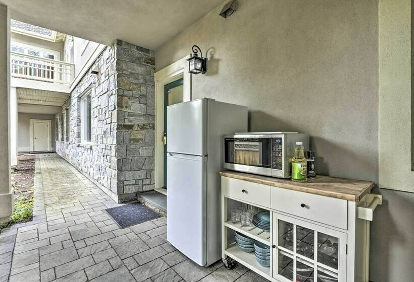 Luxe Bellevue Mansion  Gated Yard + Grill!