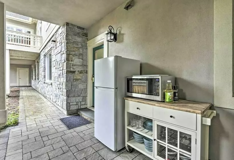 Luxe Bellevue Mansion Gated Yard + Grill!