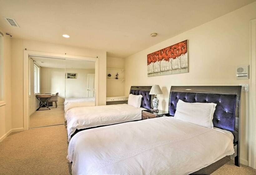 Luxe Bellevue Mansion  Gated Yard + Grill!