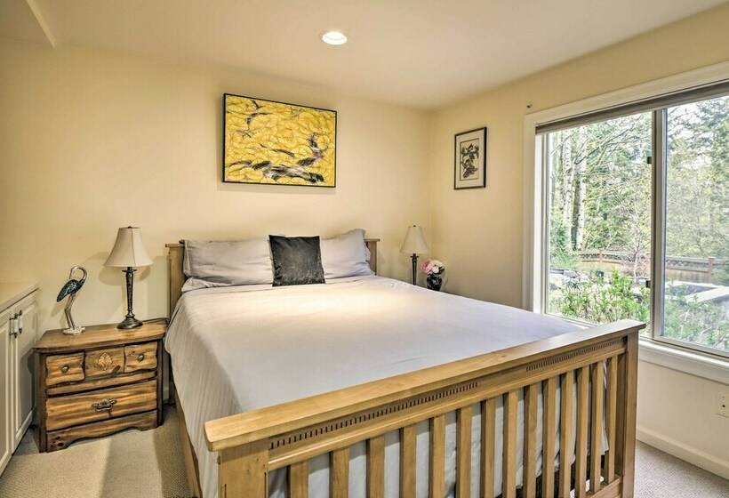 Luxe Bellevue Mansion  Gated Yard + Grill!