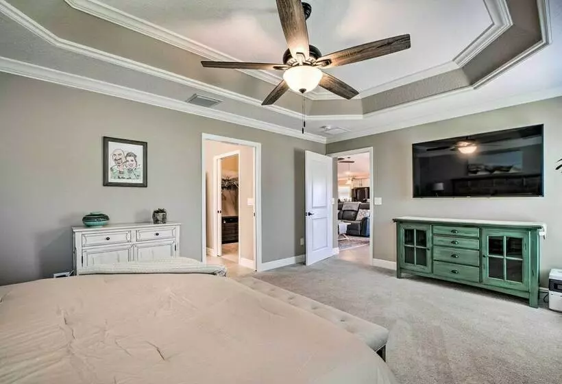 Modern Florida Home W/ Lanai & Pools!