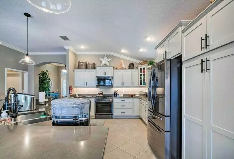 Modern Florida Home W/ Lanai & Pools!