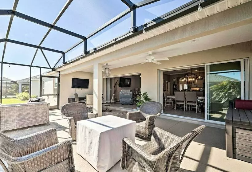 Modern Florida Home W/ Lanai & Pools!