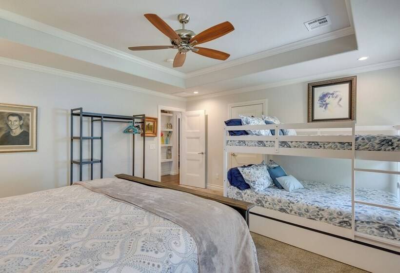 Modern Okc Retreat: Half Mile To Plaza District!