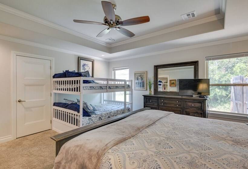 Modern Okc Retreat: Half Mile To Plaza District!