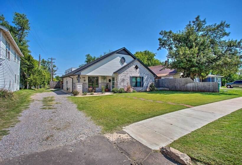 Modern Okc Retreat: Half Mile To Plaza District!