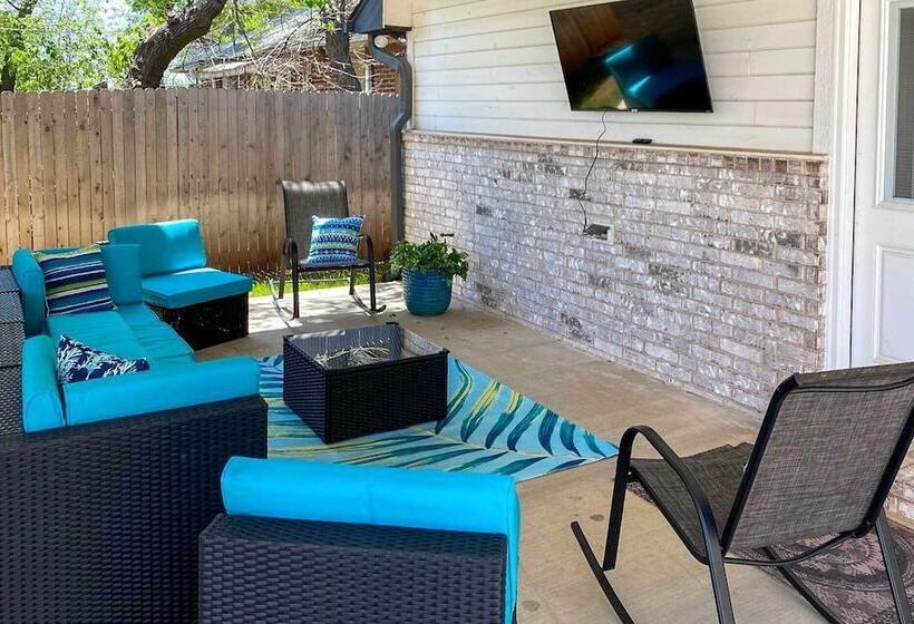 Modern Okc Retreat: Half Mile To Plaza District!