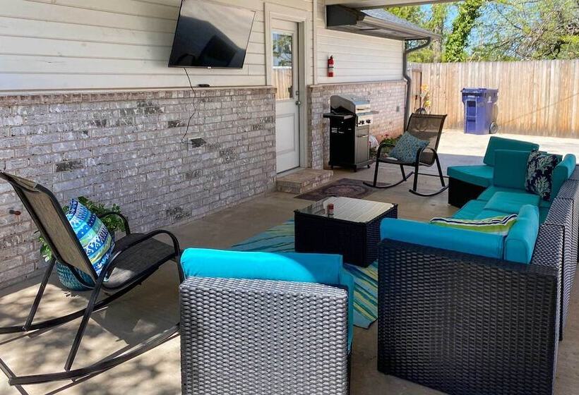 Modern Okc Retreat: Half Mile To Plaza District!