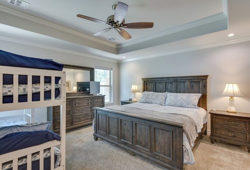 Modern Okc Retreat: Half Mile To Plaza District!