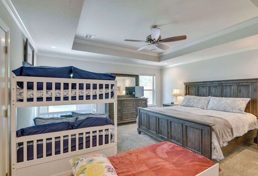 Modern Okc Retreat: Half Mile To Plaza District!