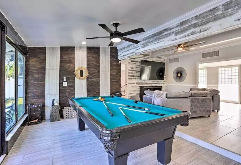 Modern Seminole Home W/ Patio, 3 Mi To Beach!