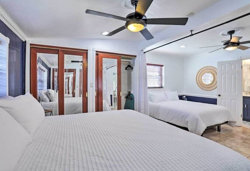 Modern Seminole Home W/ Patio, 3 Mi To Beach!