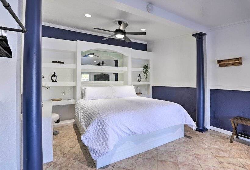 Modern Seminole Home W/ Patio, 3 Mi To Beach!