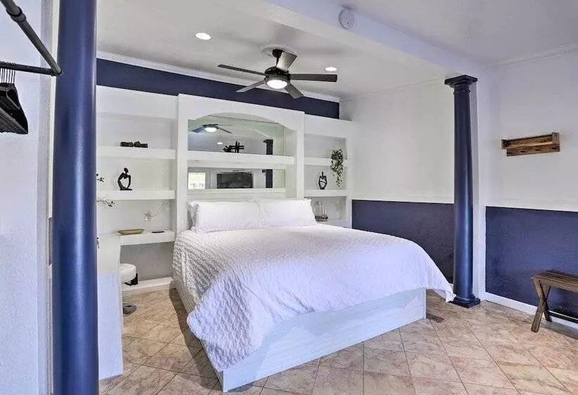 Modern Seminole Home W/ Patio, 3 Mi To Beach!