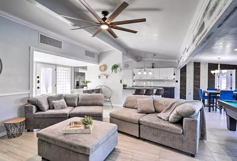 Modern Seminole Home W/ Patio, 3 Mi To Beach!