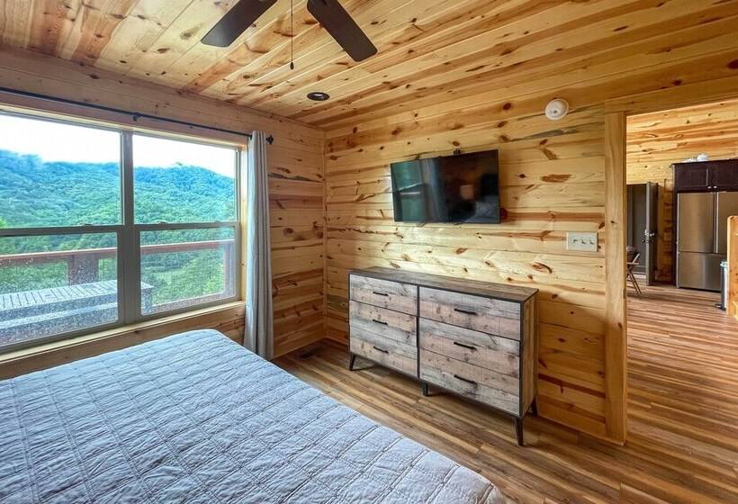 Mountain Dew Cabin W/ Hot Tub & Scenic Views!