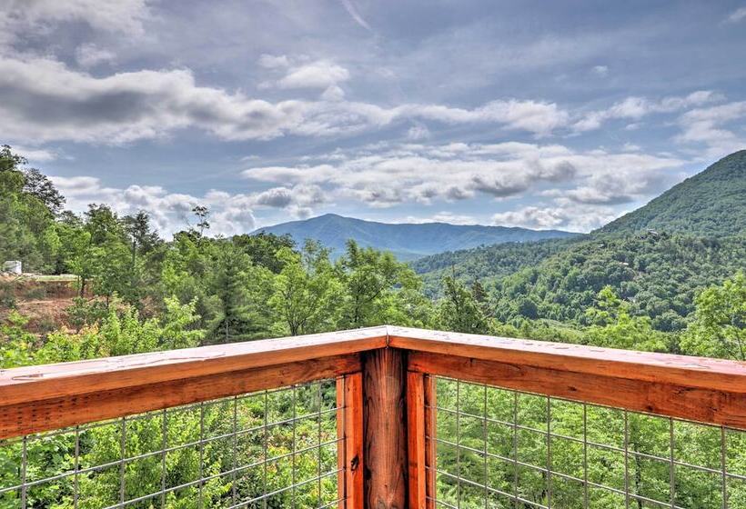 Mountain Dew Cabin W/ Hot Tub & Scenic Views!