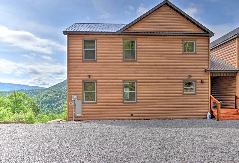 Mountain Dew Cabin W/ Hot Tub & Scenic Views!